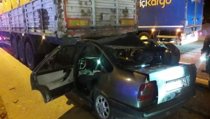 Afyonkarahisar'da t?ra arkadan arpan otomobildeki 2 ki?i yaraland?