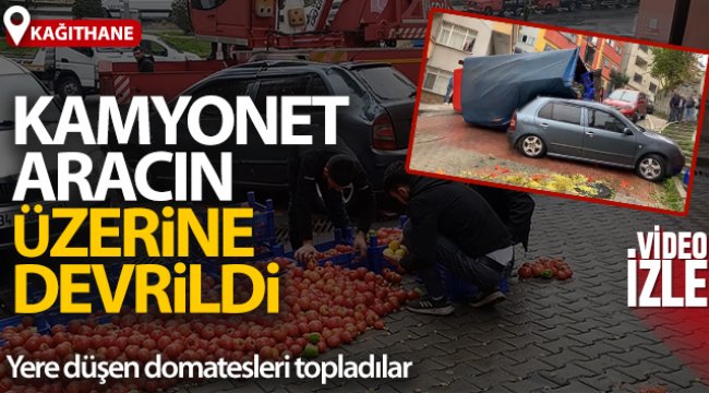 Kamyonet aracın üzerine devrildi: Sürücü ve arkadaşı domatesleri ayıkladı