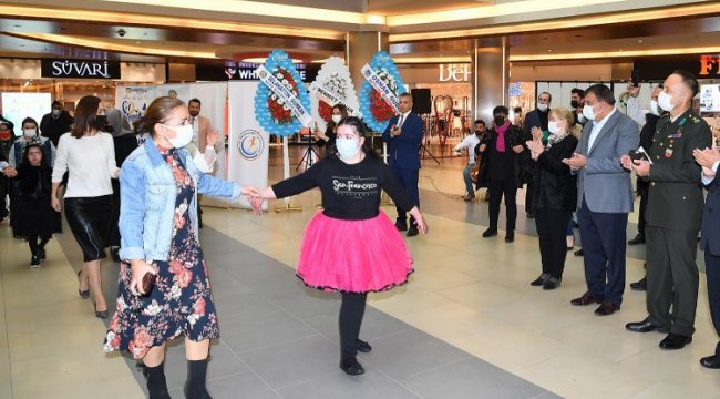 Malatya'da down sendromlu �ocuklardan defile