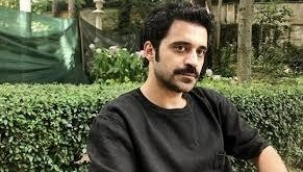 Masumlar Apartman? Esat kimdir? U?ur Uzunel canland?r?yor! U?ur Uzunel ka ya??nda?