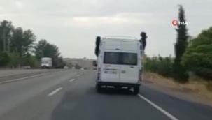 Okul servisinde tehlikeli yolculuk kamerada