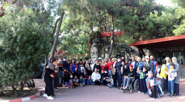 �zel �ocuklar 'D�nya �ocuk Haklar? G�n�'nde doyas?ya e?lendi