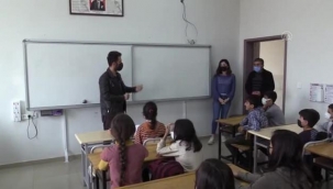 Rehber ö?retmenler köy köy gezip dezavantajl? ö?rencilere hizmet veriyor