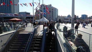 Taksim metrosunda bitmeyen yürüyen merdiven çilesi - Resim 1