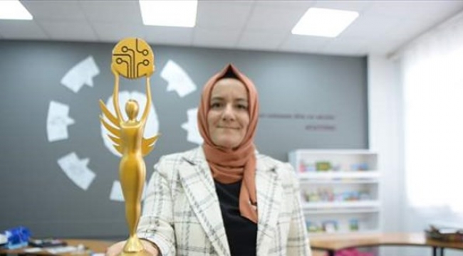 Baran �?retmen, Microsoft'tan �d�l ald?