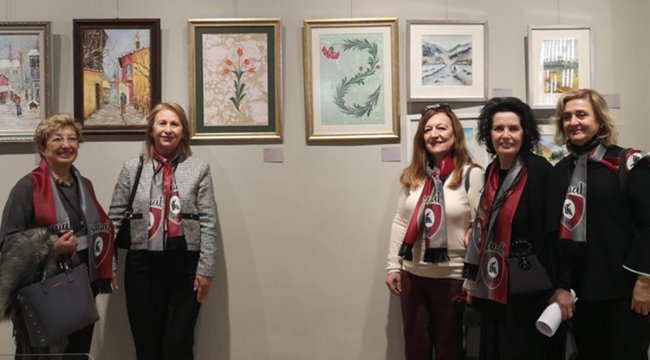 ?stanbul K?z Lisesi'nin 44 kad?n ressam?ndan sergi