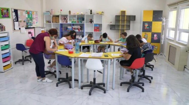 1 milyon ö?renci, yaz okullar?nda hem e?leniyor hem ö?reniyor