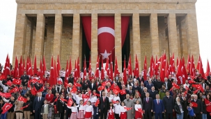 BAKAN ZER, 23 N?SAN'DA OCUKLARLA ANITKAB?R'? Z?YARET ETT?