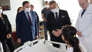 BAKAN YARDIMCISI SEZG?N'DEN ENGELL?LER HAFTASI'NDA HASTANE SINIFINDA ?REN?M GREN ?RENC?LERE Z?YARET