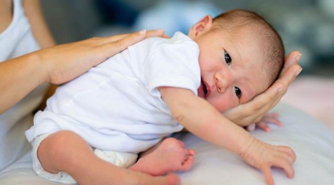 Bebeklerde hıçkırık nasıl geçer? Bebekleri neden hıçkırık tutar?