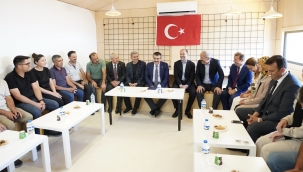 BAKAN TEK?N, HATAY'DA DEPREMZEDE ?RETMEN VE ?RENC?LERLE BULU?TU