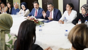 BAKAN TEK?N, HATAY'DA ?RETMENLERLE BULU?TU