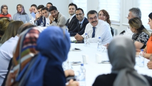 BAKAN TEK?N, VAN'DA ?RETMENLERLE B?R ARAYA GELD?