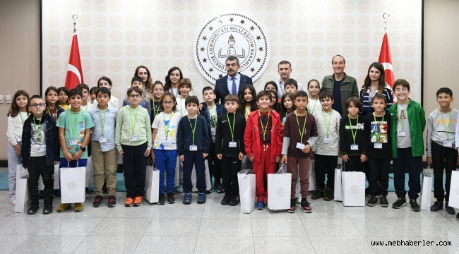 BAKAN TEKİN, ÇORUM'DAN GELEN ÖĞRENCİLERİ AĞIRLADI