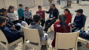 "E??T?MDE TEK YÜREK" PROGRAMIYLA Ö?RENC?LER DEPREM BÖLGES?NDE YARALARI SARMAK ?Ç?N KENETLEND?