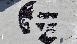 I?DIR'DA Ö?RENC?LER, CUMHUR?YET?N 100. YILI DOLAYISIYLA "ATATÜRK S?LÜET?" KOREOGRAF?S? OLU?TURDU