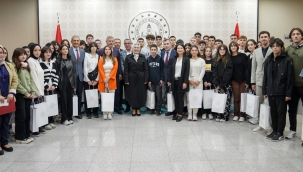 MEB, BATUM TÜRK OKULU Ö?RENC? VE Ö?RETMENLER?N? A?IRLADI