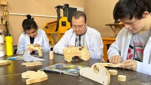 "ÖZEL E??T?MDE MESLEK? E??T?M?N GÜÇLEND?R?LMES? PROJES?" DEVAM ED?YOR