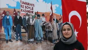 SAKARYA'DA Ö?RENC?LER CUMHUR?YET'?N 100. YILINI Ç?ZD?KLER? RES?MLERLE KUTLADI