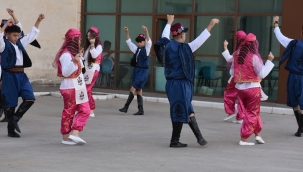 ?IRNAKLI Ö?RENC?LERDEN OLU?AN ZEYBEK EK?B?, CUMHUR?YET?N 100. YILINDA GÖSTER? SUNACAK