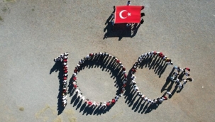 TATVAN'DA Ö?RENC?LER "100. YIL VE "AY YILDIZ" KAREOGRAF?S? OLU?TURDU