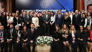 ?STANBUL ?RETMEN AKADEM?LER? YEN? E??T?M YILININ ?LK DERS?N? BAKAN TEK?N VERD?