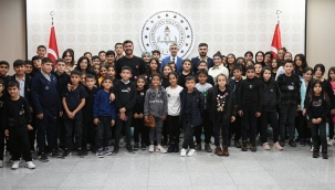 KAHRAMANMARA?LI DEPREMZEDE ?RENC?LERDEN MEB'E Z?YARET