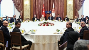 TBMM BA?KANI KURTULMU? VE BAKAN TEK?N, 81 ?LDEN GELEN ?RETMENLERLE TBMM'DE BULU?TU