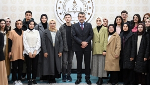 BAKAN TEK?N, E??T?M FAKLTES? ?RENC?LER?N? BAKANLIKTA A?IRLADI