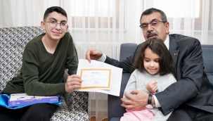 BAKAN TEK?N, EVDE E??T?M ALAN DEPREMZEDE ?RENC?YE KARNES?N? VERD?