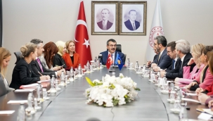 BAKAN TEK?N, KOSOVA E??T?M KOM?SYONU BA?KANI VE BERABER?NDEK? HEYET? KABUL ETT?