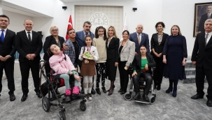 BAKAN TEK?N, ÖZEL ÇOCUKLARLA BULU?TU