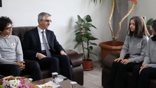 BAKAN YARDIMCISI YILMAZ, PROJELER? UZAYDA TEST ED?LECEK MU? B?LSEML? ?RENC?LERLE BULU?TU