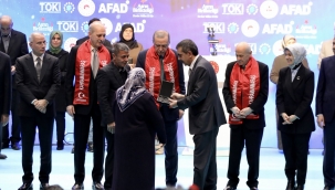 BAKAN TEK?N, CUMHURBA?KANI ERDO?AN ?LE B?RL?KTE KAHRAMANMARA?'TA DEPREM KONUTLARI ANAHTAR TESL?M TÖREN?'NE KATILDI