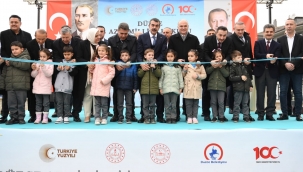 BAKAN YUSUF TEK?N, DZCE'DE ?LKOKUL AILI?INA KATILDI