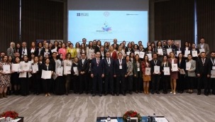 B?RL?KTE ?NG?L?ZCE PROJES?N?N "SÜREKL? MESLEK? GEL???M SET?", TÜM ?NG?L?ZCE Ö?RETMENLER?N?N ER???M?NE AÇILDI