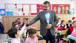 BAKAN TEK?N, TOKAT'TA ?RETMEN VE ?RENC?LERLE BULU?TU