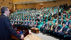 M?LL E??T?M BAKANI TEK?N, ?ZM?R'DE E??T?M YNET?C?LER?YLE B?R ARAYA GELD?