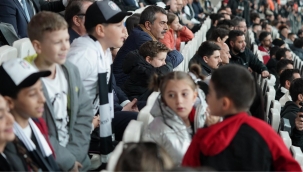 BAKAN TEK?N, 23 N?SAN ULUSAL EGEMENL?K VE ÇOCUK BAYRAMI ÖNCES?NDE ÇOCUKLARLA BE??KTA?- MKE ANKARAGÜCÜ MAÇINI ?ZLED?