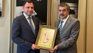 BAKAN TEK?N, GÜRC?STAN E??T?M BAKANI AM?LAKHVAR? ?LE B?R ARAYA GELD?