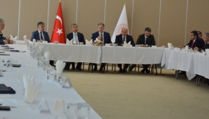 BAKAN YARDIMCISI ?AMLIO?LU, ÖZEL Ö?RET?M KURUMLARI DERNEKLER?N?N TEMS?LC?LER?YLE B?R ARAYA GELD?