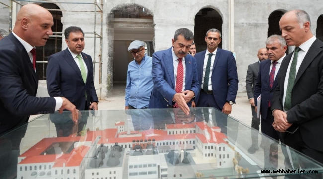 BAKAN TEK?N, ?STANBUL'DAK? TAR?HÎ OKULLARDA ?NCELEMELERDE BULUNDU