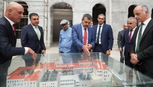 BAKAN TEK?N, ?STANBUL'DAK? TAR?HÎ OKULLARDA ?NCELEMELERDE BULUNDU