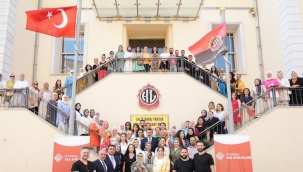 BAKAN TEK?N, TÜRK?YE YÜZYILI MAAR?F MODEL? YAZ ATÖLYELER?NDE E??T?M ALAN Ö?RETMENLERLE BULU?TU