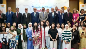 BAKAN TEK?N, "YED? KITADAN TÜRK?YE'YE YAZ E??T?M ETK?NL?KLER?"NE KATILAN Ö?RENC?LERLE BULU?TU