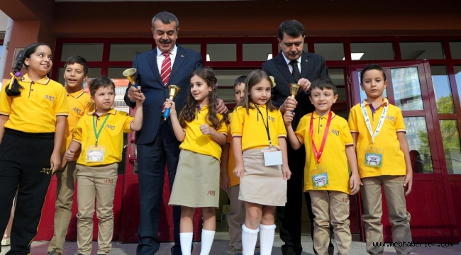 M?LLÎ E??T?M BAKANI TEK?N, YEN? E??T?M Ö?RET?M YILININ ?LK DERS Z?L?N? ÇALDI