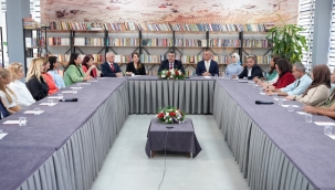 BAKAN TEKİN, MESLEKİ ÇALIŞMA PROGRAMI DOLAYISIYLA CANLI YAYINDA ÖĞRETMENLERE HİTAP ETTİ