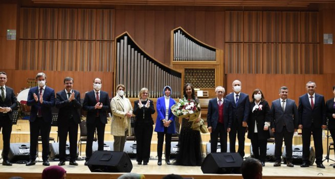 24 KASIM �?RETMENLER G�N�'NE �ZEL KONSER