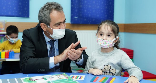 3-5 YA? GRUBUNDA OKULLA?MA ORANI, %48'E Y�KSELD?