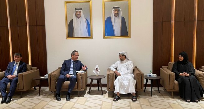 M?LL� E??T?M BAKANI MAHMUT �ZER, T�RK?YE'N?N DOHA B�Y�KEL�?L???N? Z?YARET ETT?